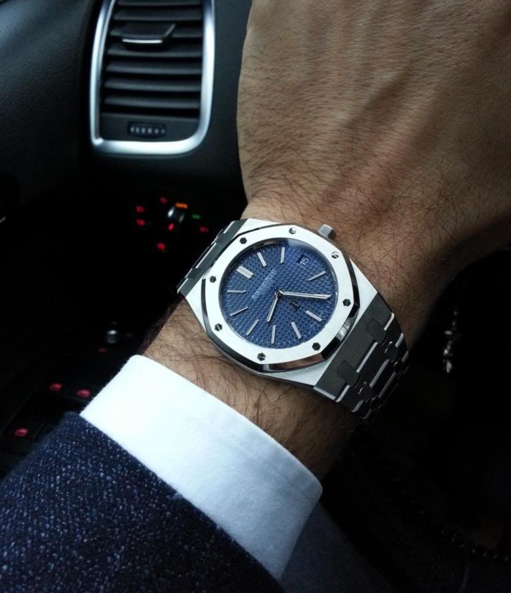 Coleção Audemars Piguet Royal Oak em aço inoxidável, máquina automática, vidro em safira e design sofisticado, símbolo de luxo e prestígio.